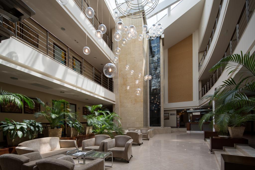Mirotel Resort And Spa Truskavets Bagian luar foto Lobby