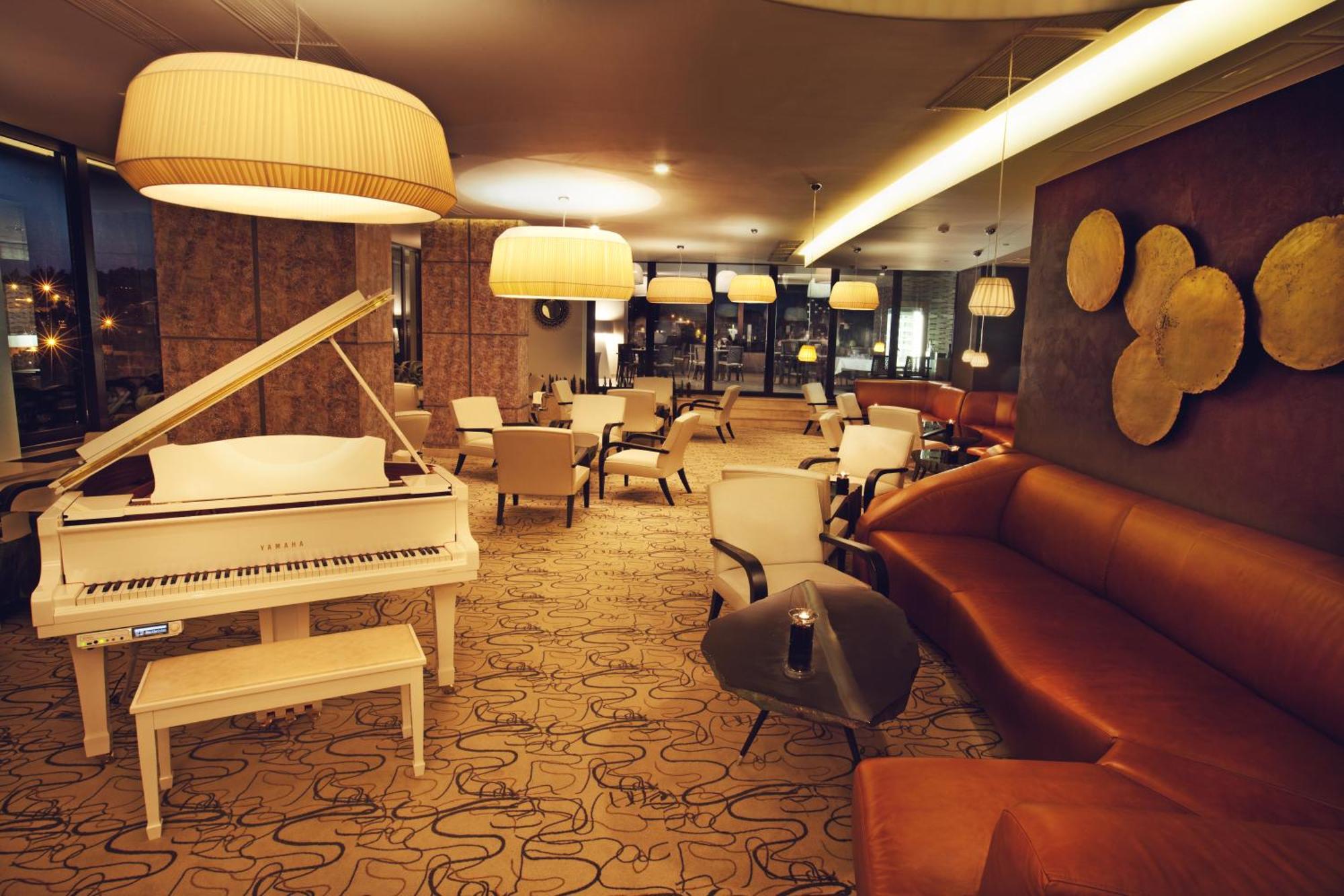 Mirotel Resort And Spa Truskavets Bagian luar foto The lounge at the airport
