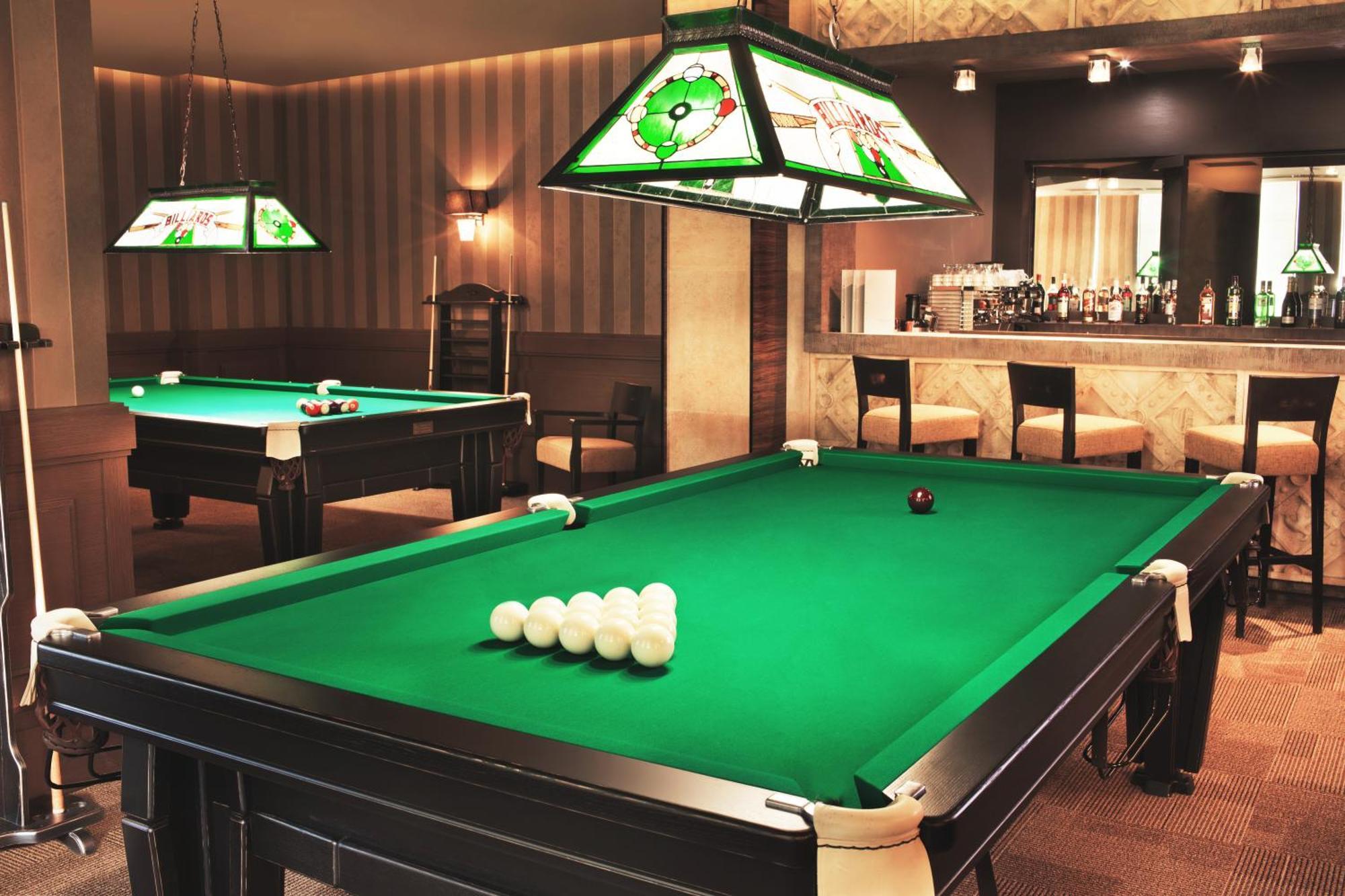 Mirotel Resort And Spa Truskavets Bagian luar foto A pool table