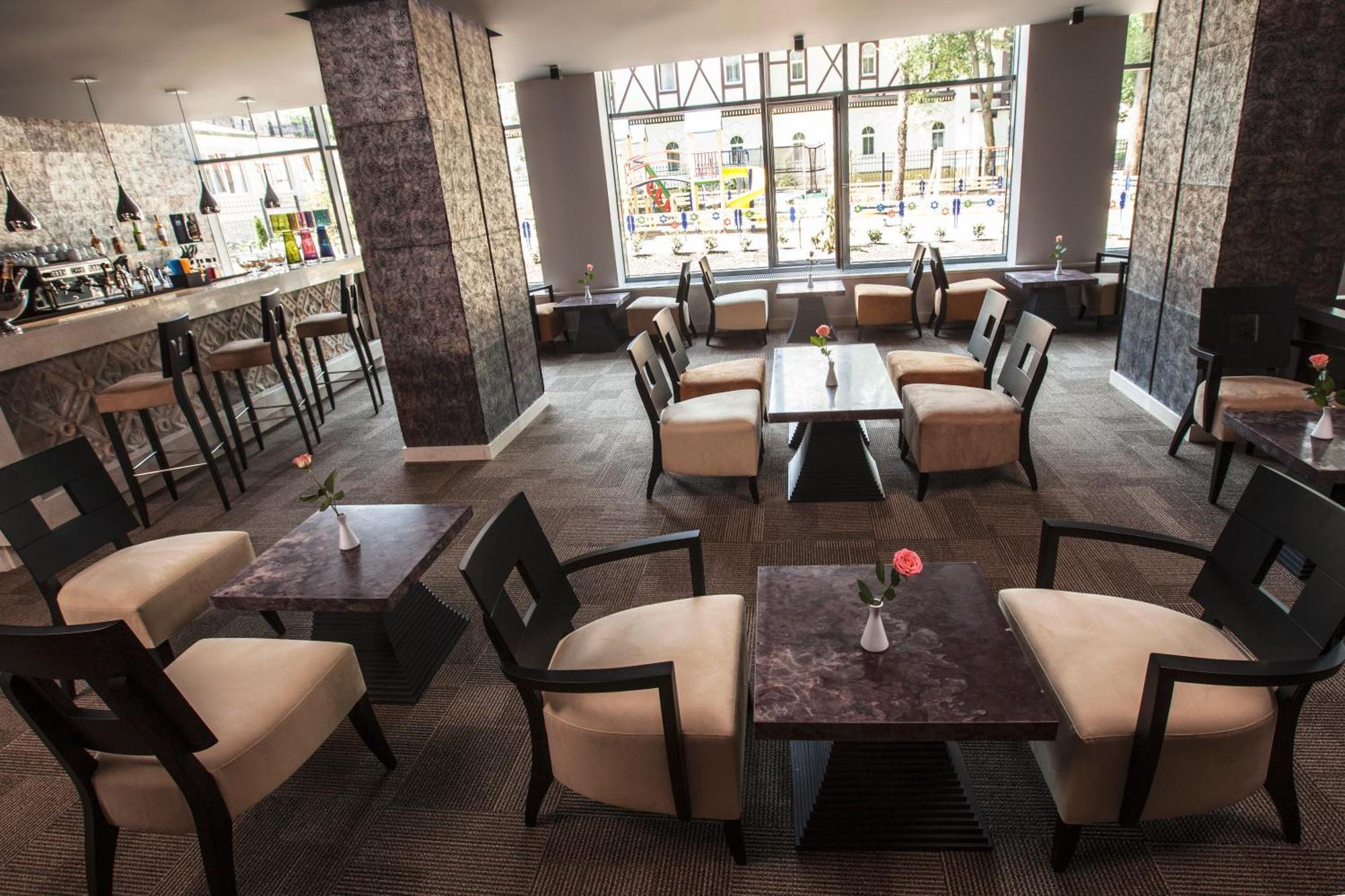 Mirotel Resort And Spa Truskavets Bagian luar foto Interior of the restaurant
