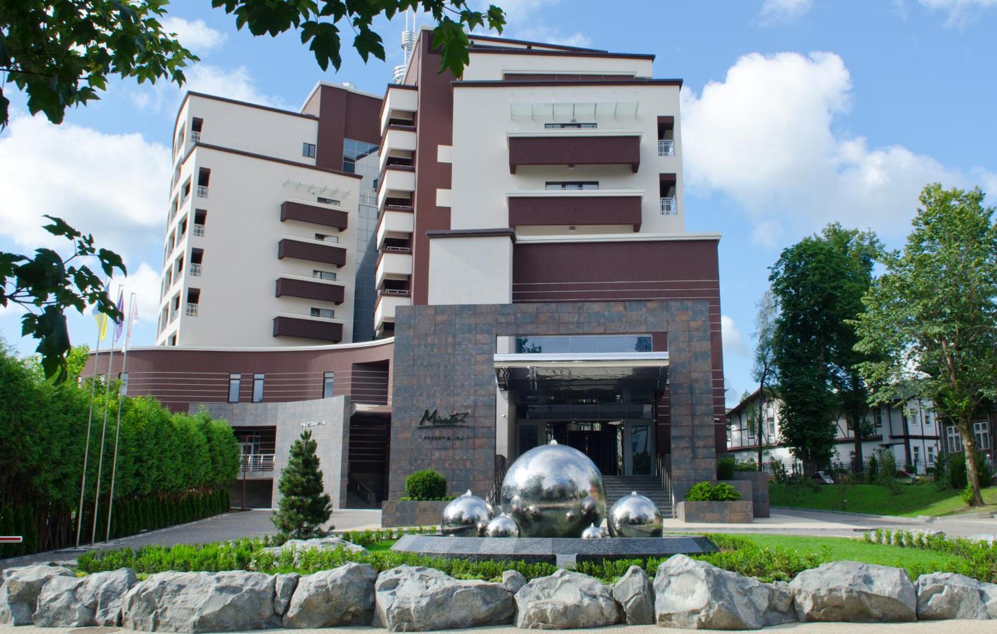 Mirotel Resort And Spa Truskavets Bagian luar foto The main building of the university