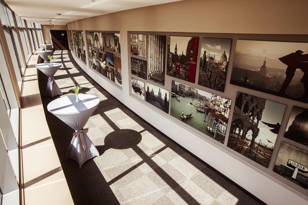 Mirotel Resort And Spa Truskavets Bagian luar foto The Sky Bar
