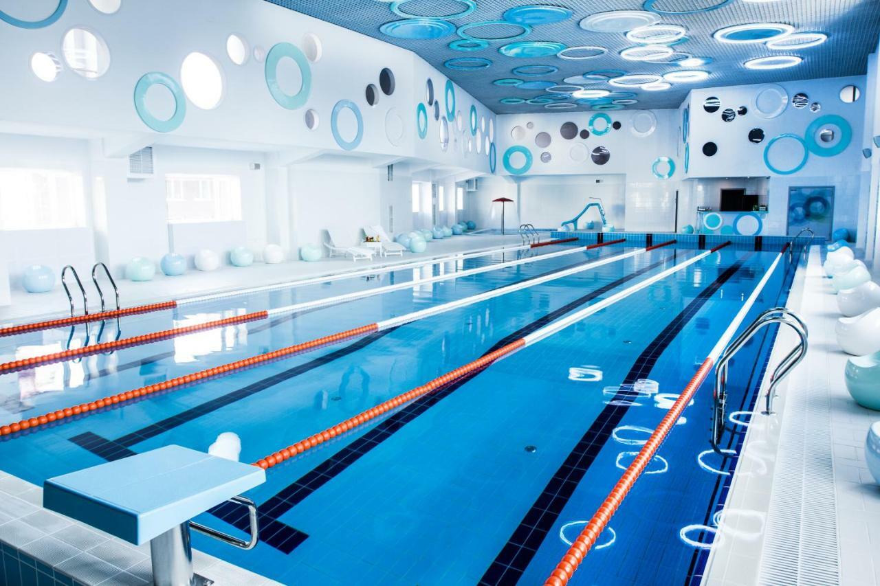 Mirotel Resort And Spa Truskavets Bagian luar foto Swimming pool