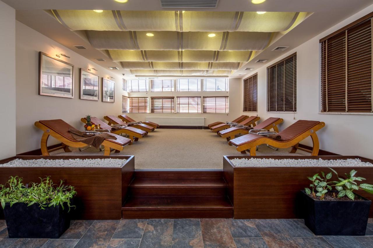 Mirotel Resort And Spa Truskavets Bagian luar foto The spa at the Taj Mahal Palace, Mumbai